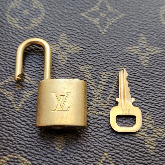 ⭐#304 Louis Vuitton padlock and key vintage - Picture 2 of 5